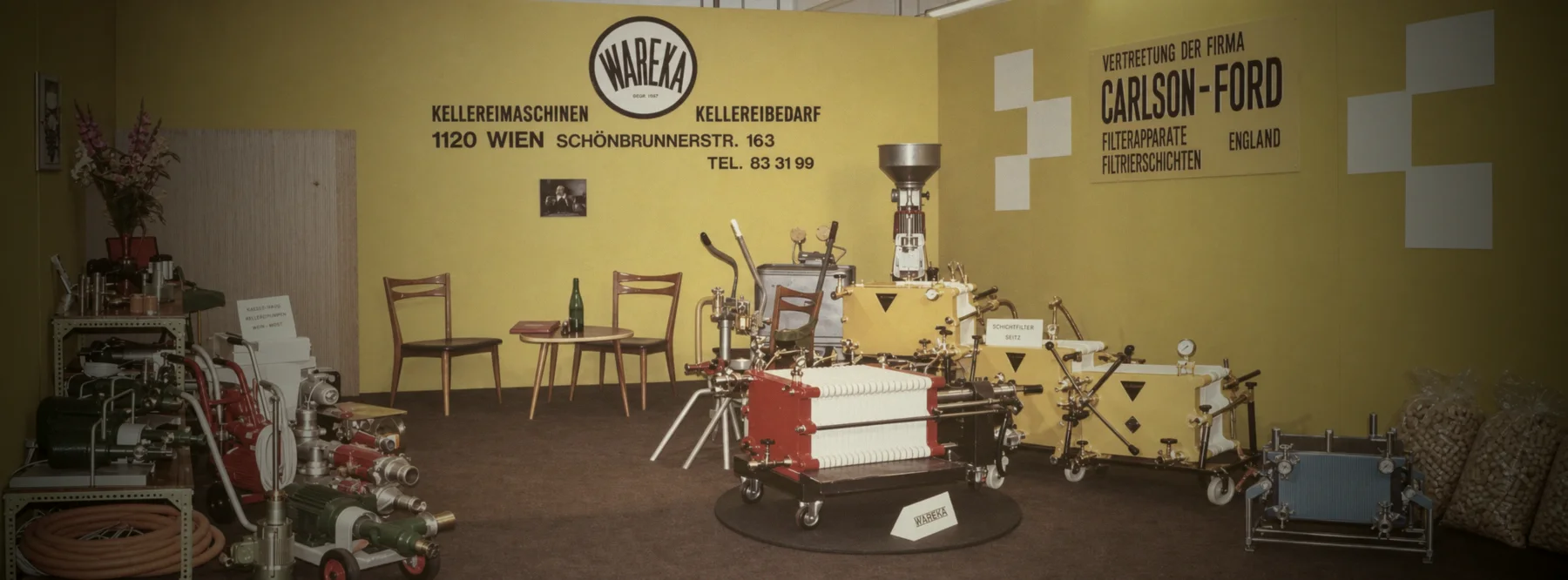 Messestand der Firma Wareka, Kellereimaschinen und Kellereibedarf, Wien – historische Aufnahme